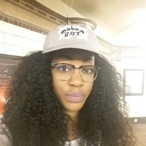 Meet your Posher, April